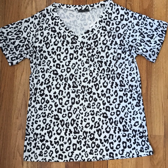 NWT Women's Short Sleeve V-Neck Loose Casual T-Shirt - Picture 3 of 5